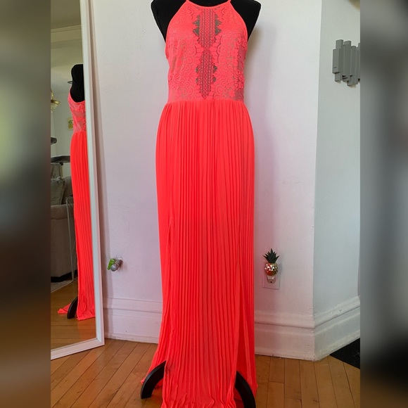 LUSH Lace Maxi Dress - Picture 3 of 5